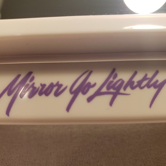 LIGHTED MAKEUP MIRROR by JERDON - FIRST CLASS - MODEL J1010 - MIRROR 6.5" x 6" - Picture 12 of 15